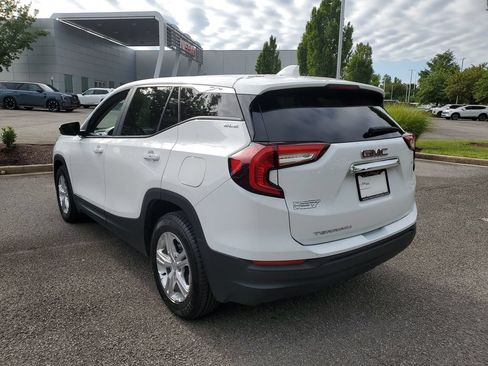 Used 2024 GMC Terrain SLE FWD image 3