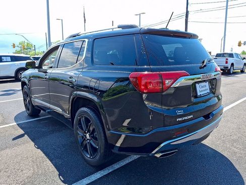 Used 2017 GMC Acadia Denali w/ Technology Package FWD image 4