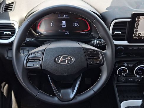 Used 2024 Hyundai Venue Limited FWD image 15