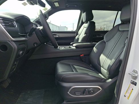 New 2026 Jeep Grand Wagoneer 4WD image 9
