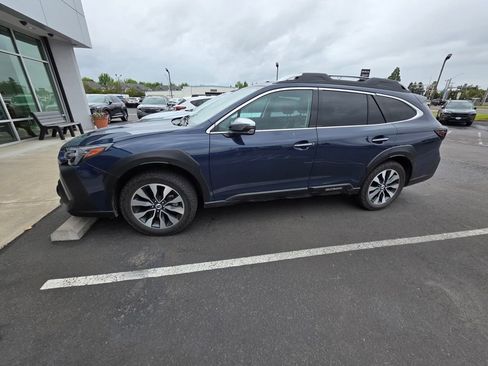 Used 2023 Subaru Outback Touring XT AWD/4WD image 4