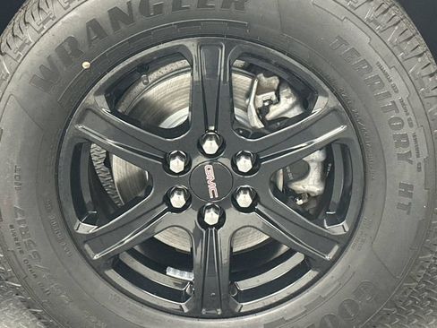 Used 2022 GMC Acadia AT4 w/ Technology Package AWD/4WD image 21