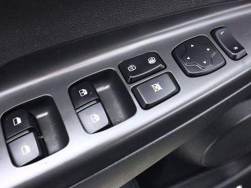 Used 2019 Hyundai Kona SEL image 32