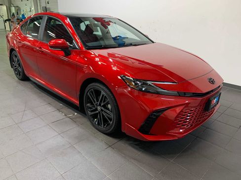 Used 2025 Toyota Camry XSE image 2