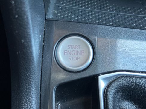 Used 2022 Volkswagen Tiguan SE image 25