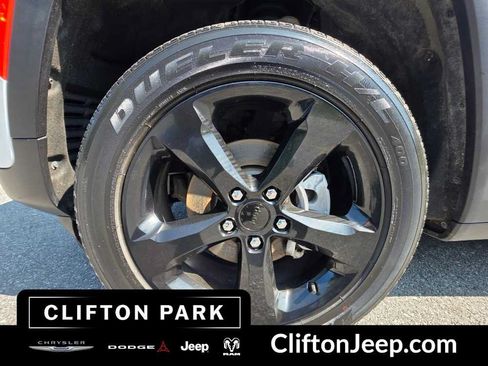 Used 2023 Jeep Grand Cherokee Altitude AWD/4WD image 27
