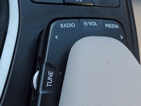 Used 2022 Lexus UX 200 image 18