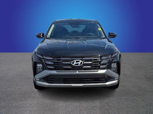 Used 2025 Hyundai Tucson SE FWD image 2
