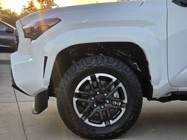 Certified 2025 Toyota Tacoma TRD Sport AWD/4WD image 7
