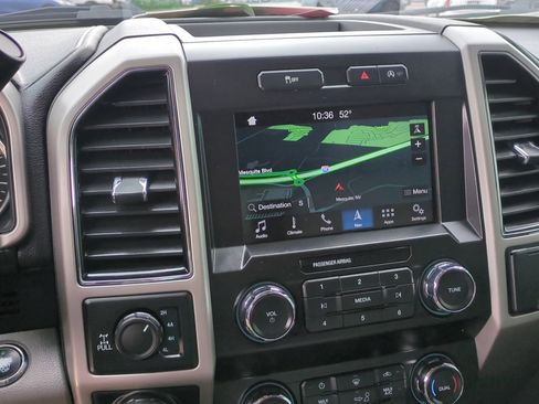 Used 2019 Ford F150 Lariat w/ Max Trailer Tow Package image 23