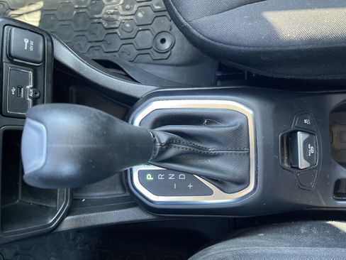 Used 2021 Jeep Renegade Sport image 28