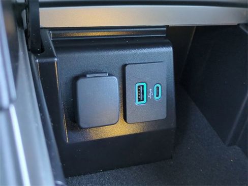 Used 2024 Ford Explorer XLT image 21