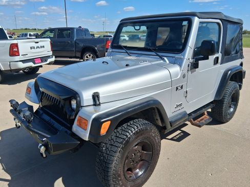 Used 2004 Jeep Wrangler X w/ Wheel Plus Group AWD/4WD image 4
