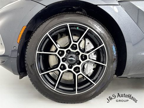 Used 2022 Aston Martin DBX AWD/4WD image 40