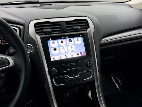 Used 2019 Ford Fusion SE FWD image 33
