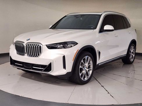 Used 2024 BMW X5 xDrive40i w/ Parking Assistance Package AWD/4WD image 1