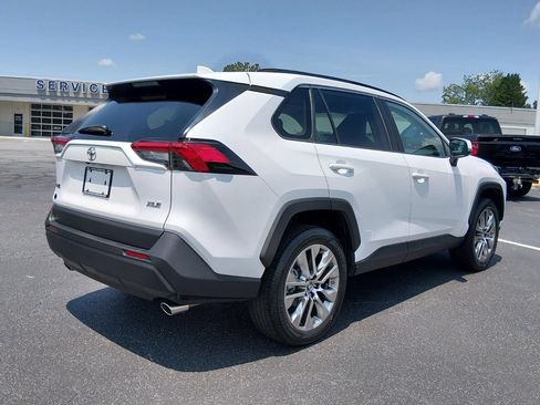 Used 2019 Toyota RAV4 XLE Premium FWD image 4