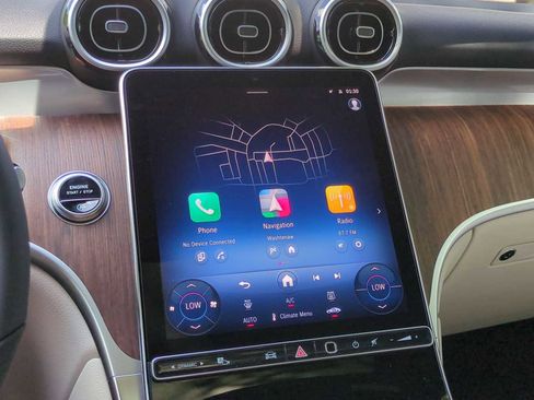 Used 2025 Mercedes-Benz GLC 300 4MATIC image 29