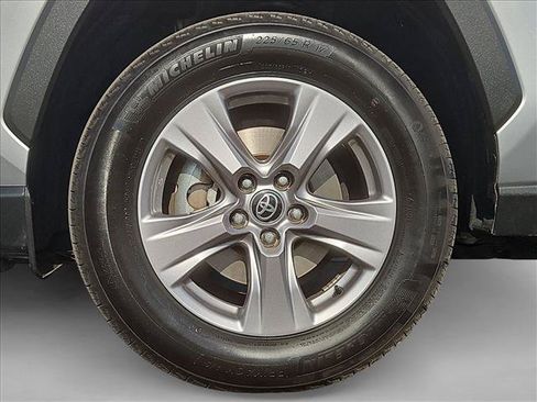 Used 2025 Toyota RAV4 XLE FWD image 29