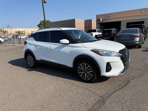 Certified 2023 Nissan Kicks SV FWD image 3