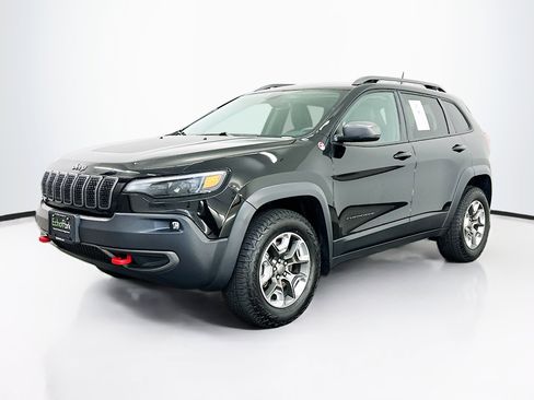 Used 2019 Jeep Cherokee Trailhawk image 3