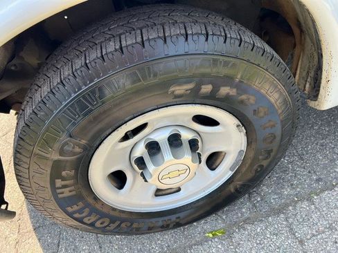 Used 2013 Chevrolet Express 2500 image 18