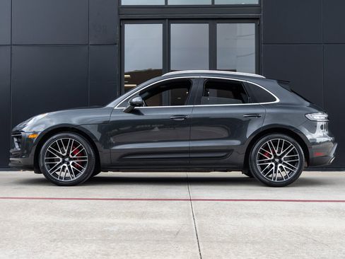 Certified 2024 Porsche Macan S AWD/4WD image 2