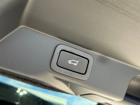 Used 2022 Land Rover Range Rover Sport SVR image 24