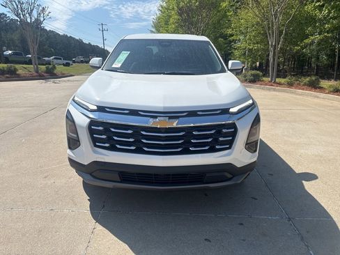 New 2026 Chevrolet Equinox LT w/ Convenience Package II FWD image 2