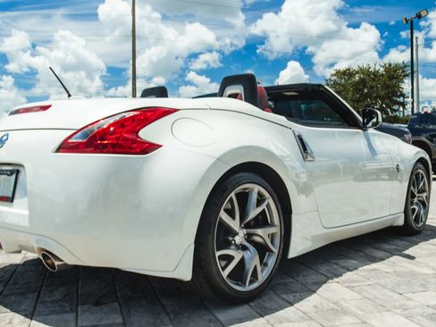 Used 2013 Nissan 370Z Touring w/ Sport Pkg RWD image 13