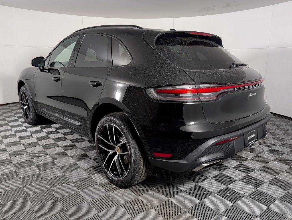 Certified 2026 Porsche Macan AWD/4WD image 3