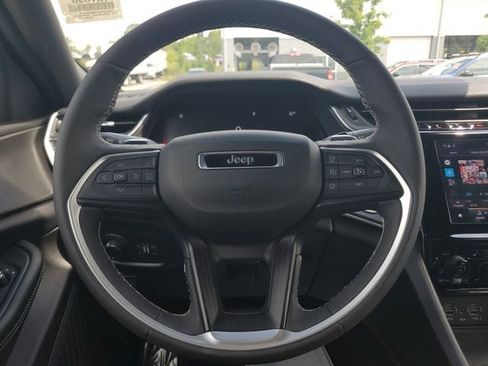 Certified 2025 Jeep Grand Cherokee Altitude RWD image 24