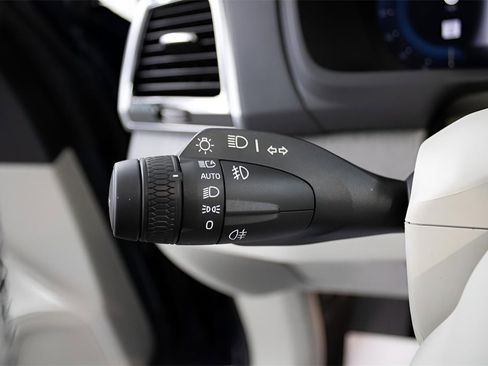 New 2025 Volvo XC90 B6 Plus w/ Protection Package Premier image 30