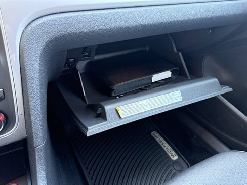 Used 2014 Volkswagen Passat 1.8T Wolfsburg Edition image 23