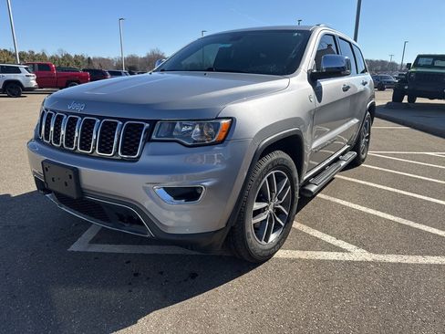 Used 2017 Jeep Grand Cherokee Limited image 7