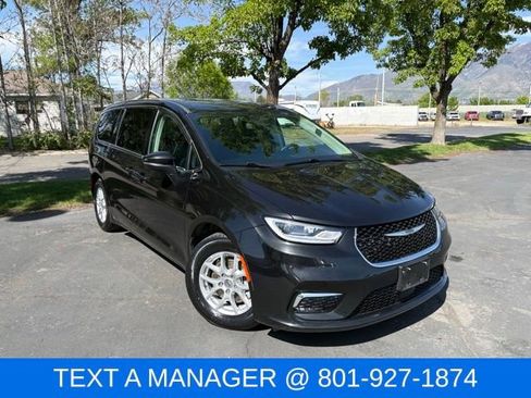 Used 2023 Chrysler Pacifica Touring-L FWD image 1