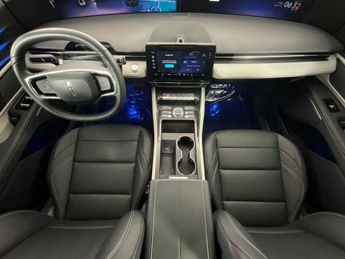 Used 2025 Lincoln Nautilus Premier image 14