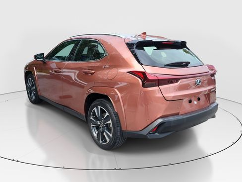 Used 2025 Lexus UX 300h FWD image 4