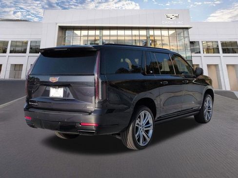 Certified 2026 Cadillac Escalade ESV Platinum Sport AWD/4WD image 5