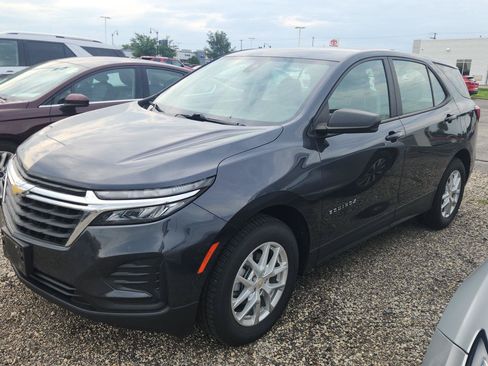 Used 2022 Chevrolet Equinox LS AWD/4WD image 9