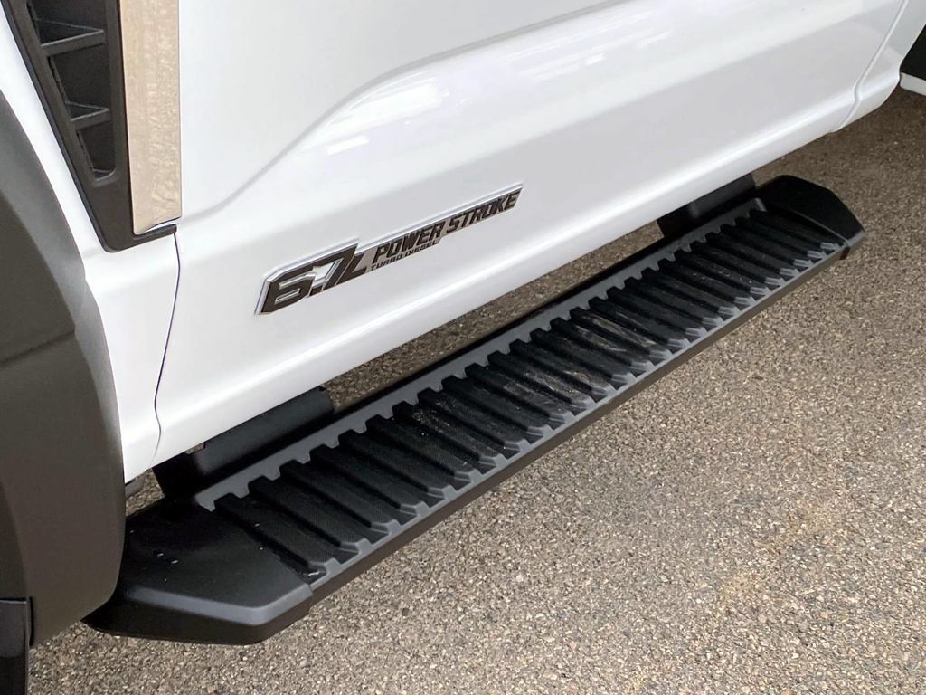 Used 2025 Ford F550 4x4 Regular Cab Super Duty image 18