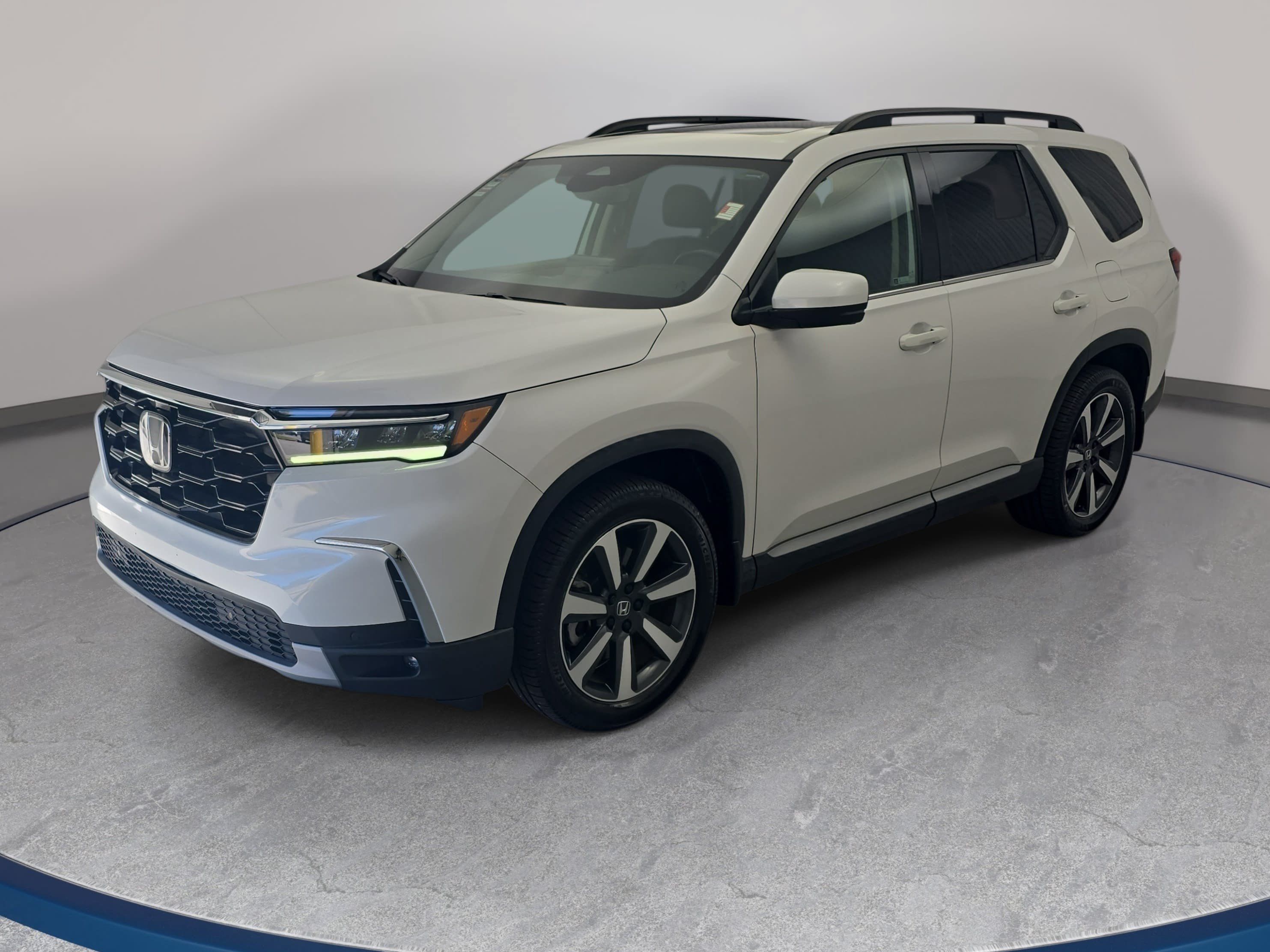 Certified 2024 Honda Pilot Touring image 1