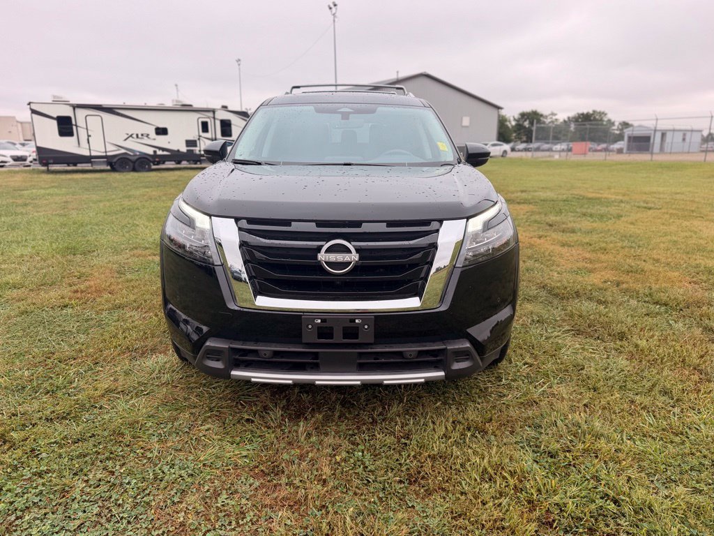 Certified 2025 Nissan Pathfinder SL w/ SL Premium Package AWD/4WD image 2