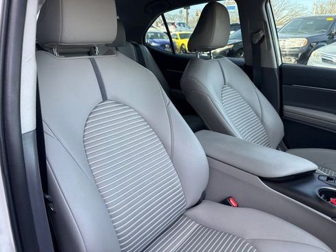 Used 2021 Toyota Camry SE image 18
