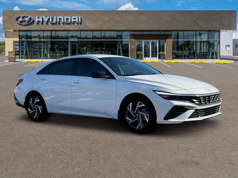 New 2025 Hyundai Elantra SEL image 10
