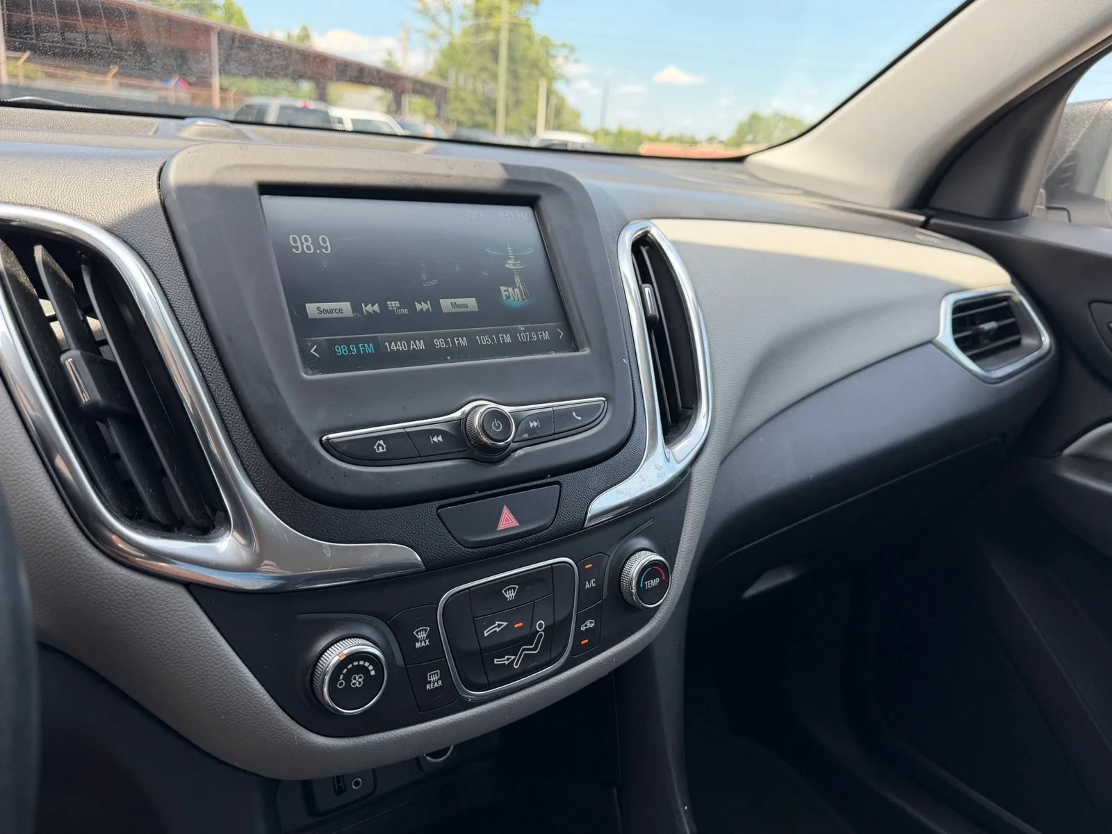Used 2018 Chevrolet Equinox LS FWD image 20
