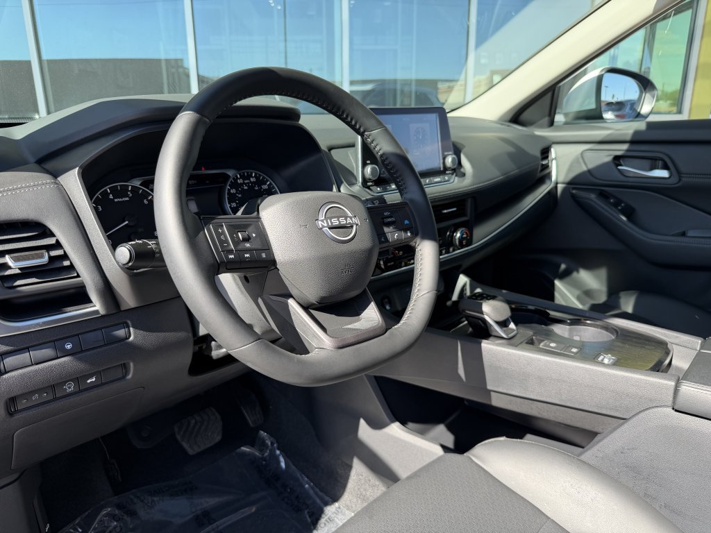 Used 2026 Nissan Rogue SV w/ SV Premium Package FWD image 31