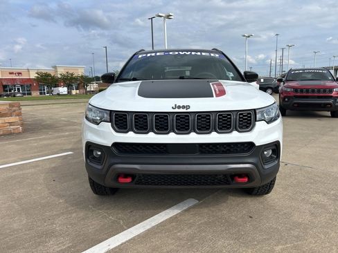 Used 2025 Jeep Compass Trailhawk AWD/4WD image 2