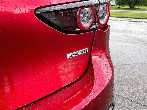 Used 2019 MAZDA MAZDA3 AWD Hatchback w/ Premium Pkg image 11