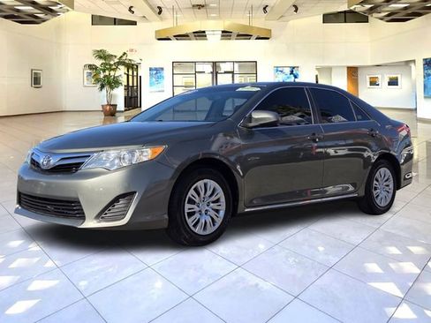 Used 2012 Toyota Camry LE FWD image 1